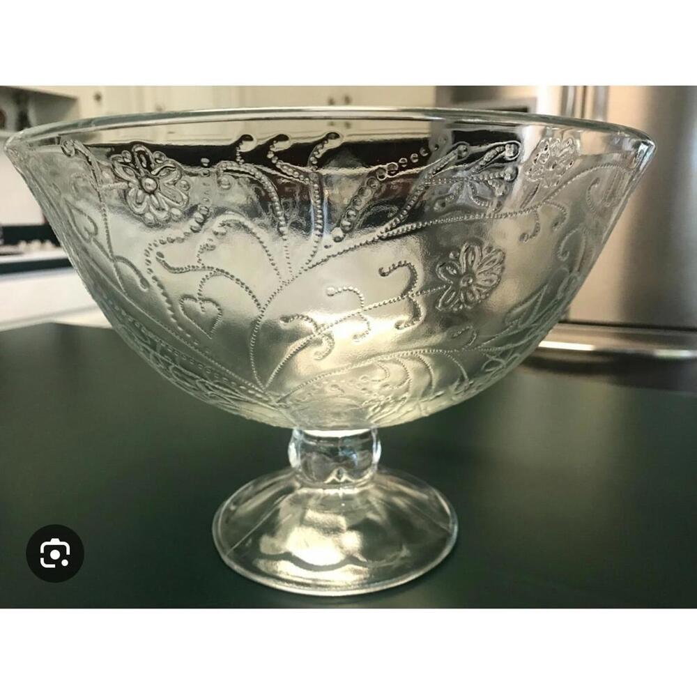 Southern living Victoria Pressed Glass Serving Bowl